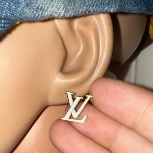 L stud Earrings unbranded